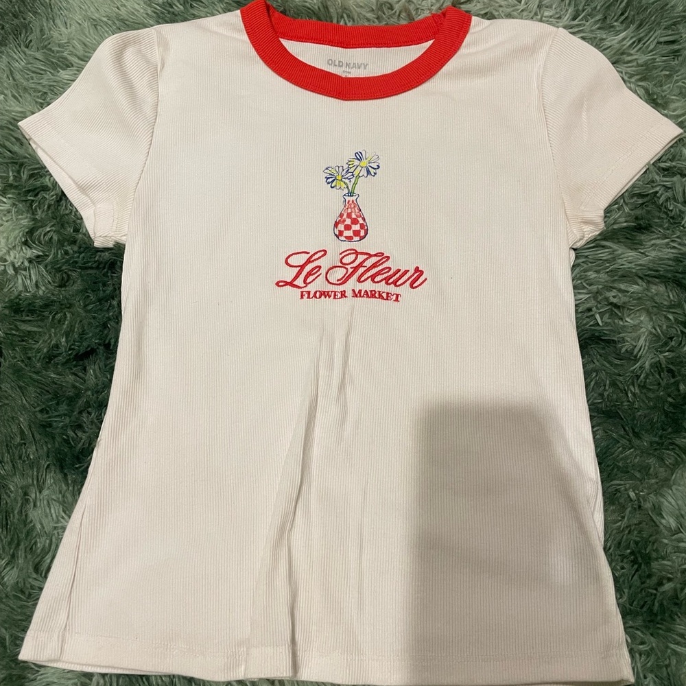 Old Navy Cream and Red Women's Tee